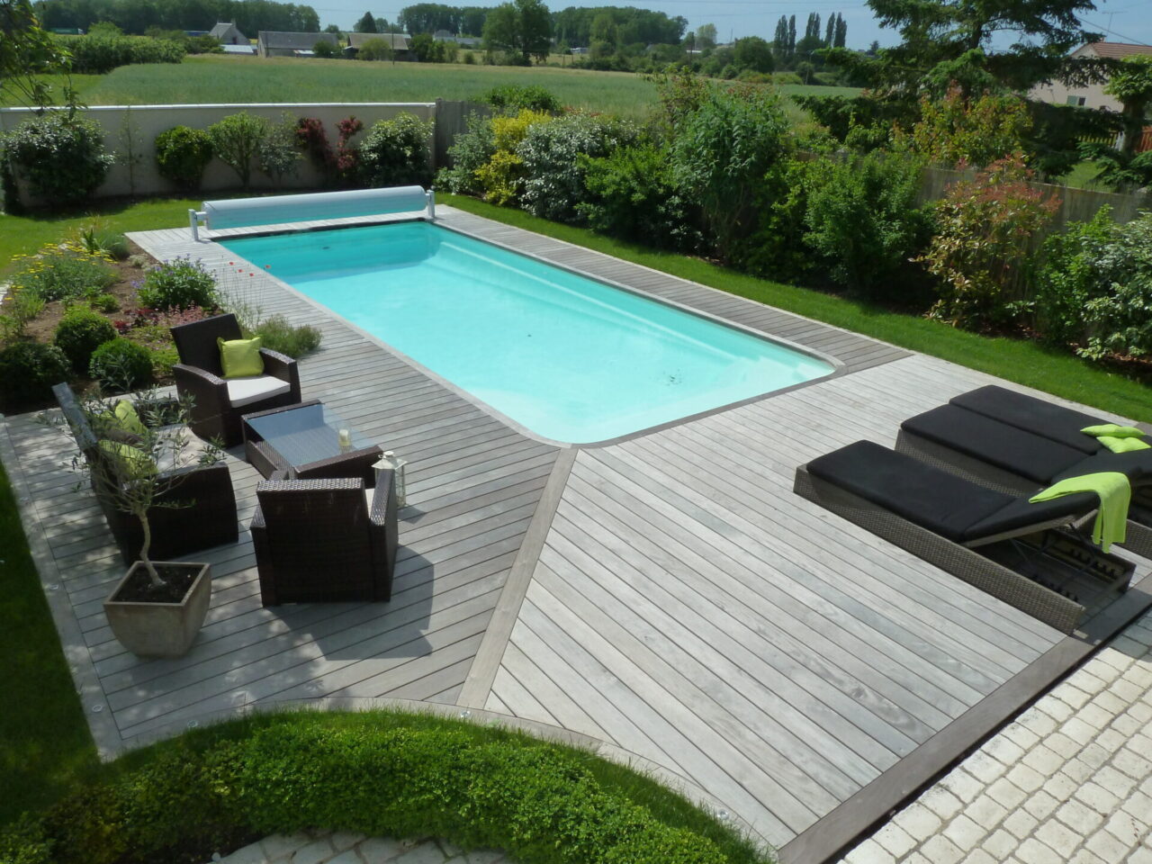 Terrasse en bois, place de piscine à Tours