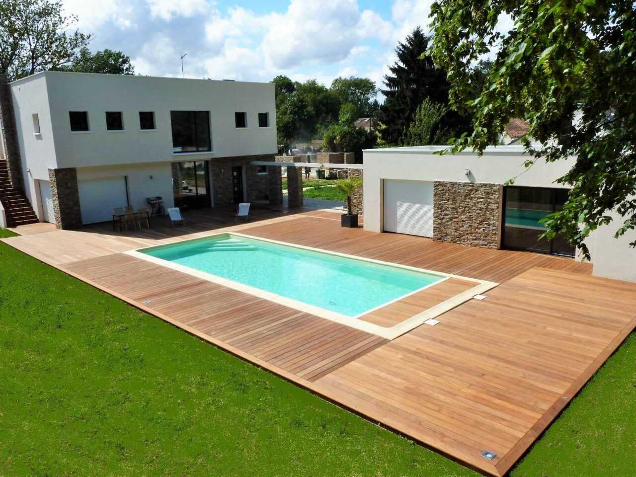 Terrasse en bois, plage de pisicine