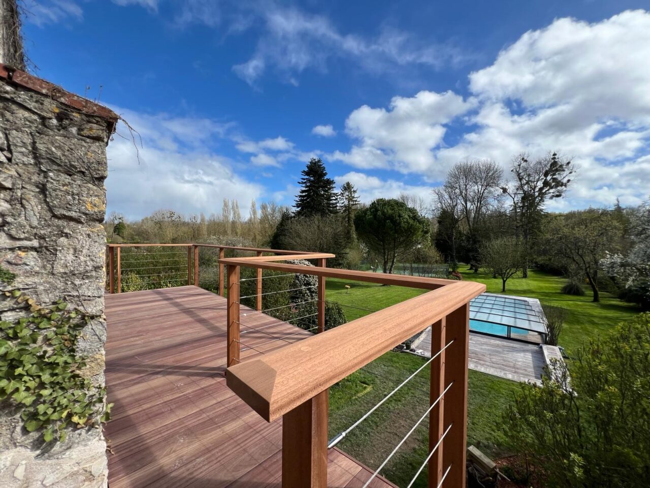 Terrasse en bois sur pilotis, Loiret